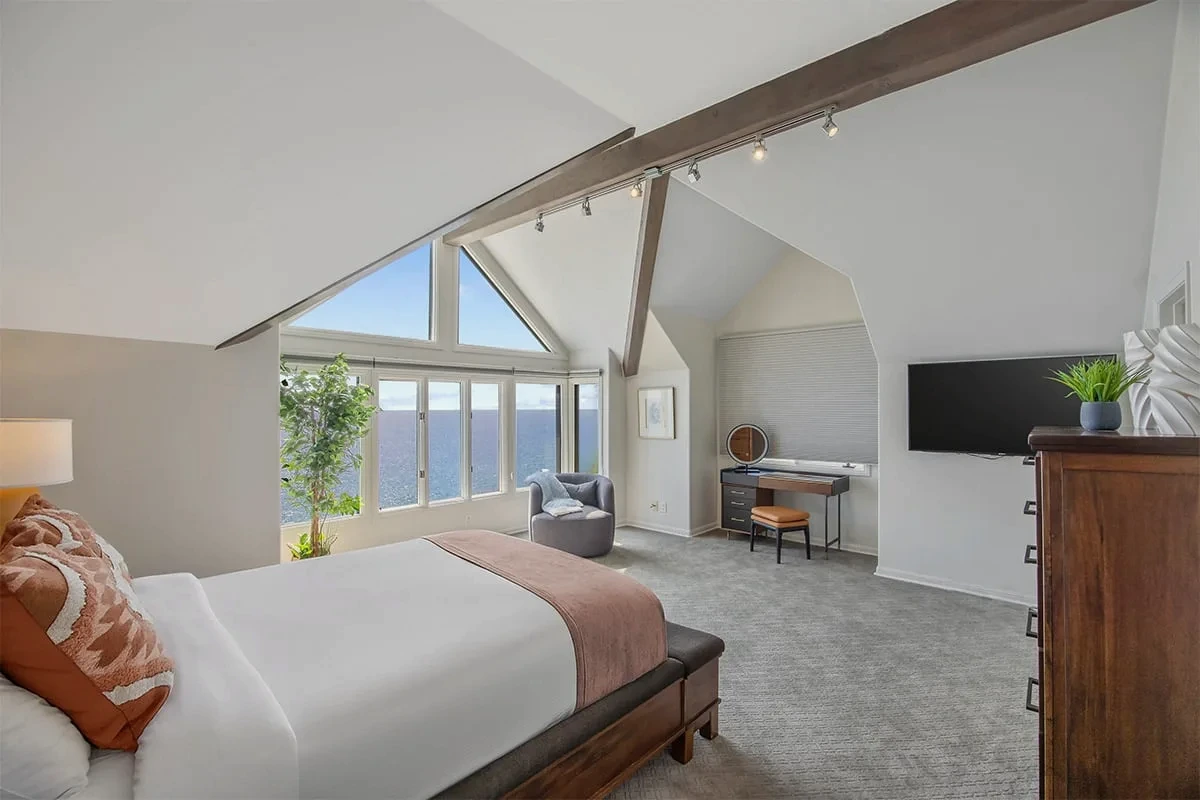 Private bedroom with ocean views at Seasons Malibu