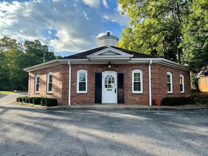 Exterior of the AppleGate Recovery outpatient clinic in Louisville, Kentucky