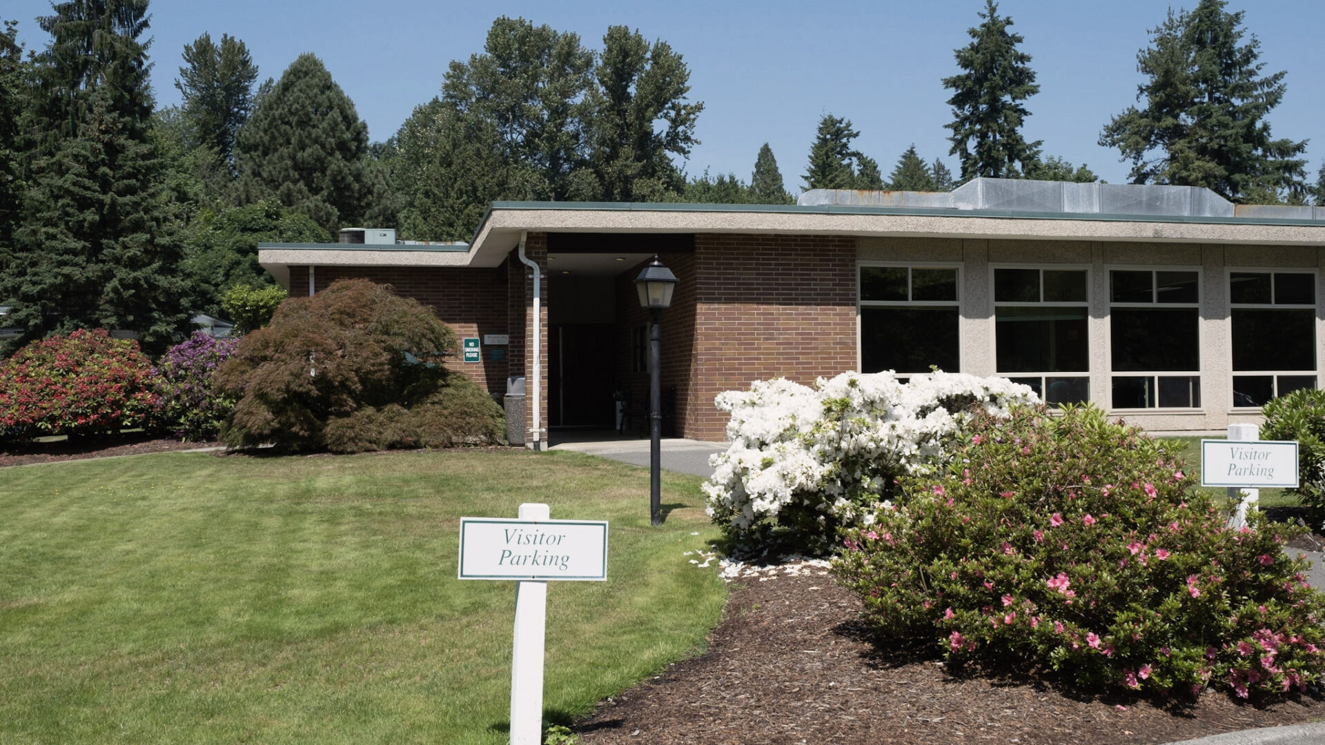 Front entrance of Lakeside Milam Recovery Centers Kirkland inpatient campus
