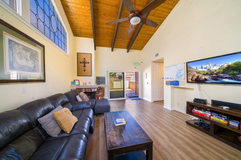 Living room at the Pillars Recovery Laguna Beach residence
