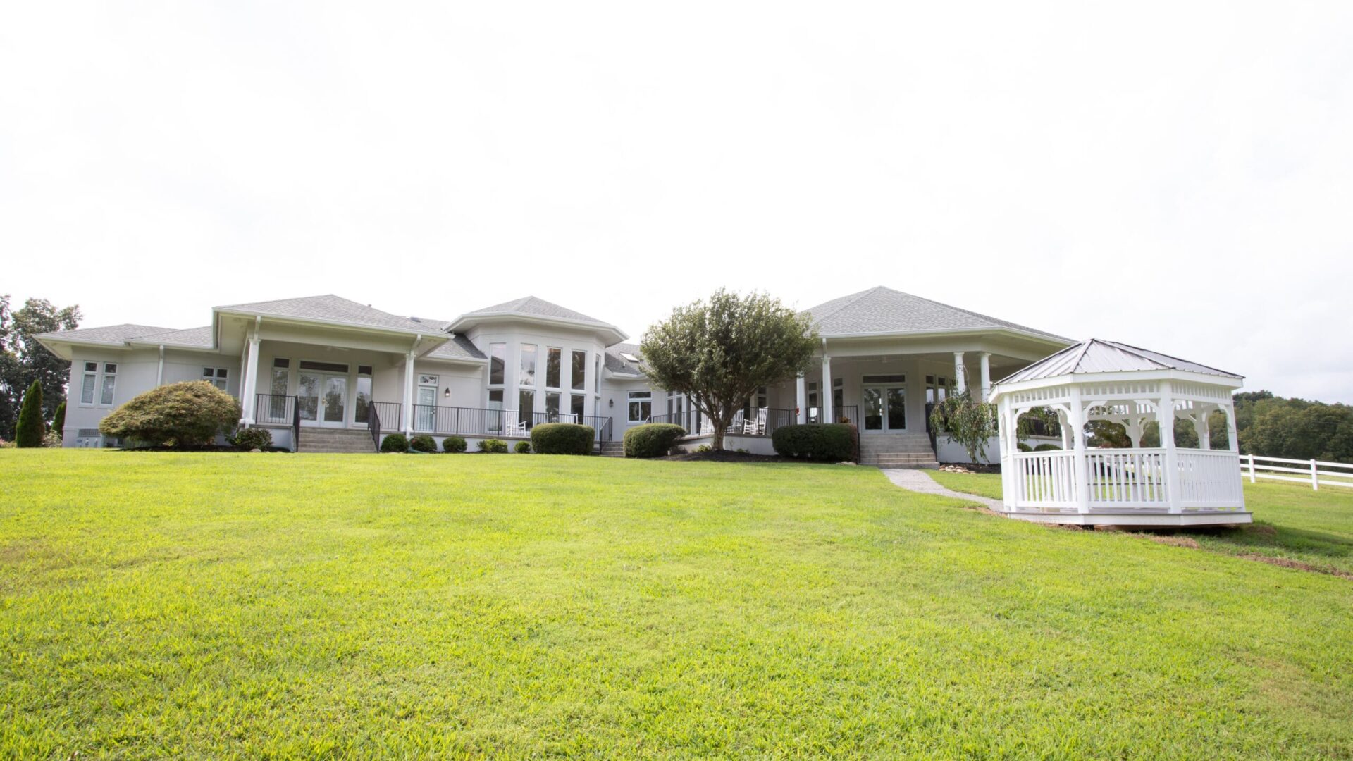 Magnolia Ranch Recovery campus and lawn in Pulaski, Tennessee