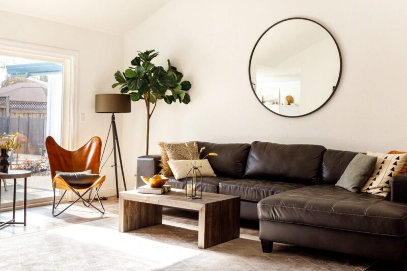 Living room in one of Diamond House Detox’s Northern California residential homes