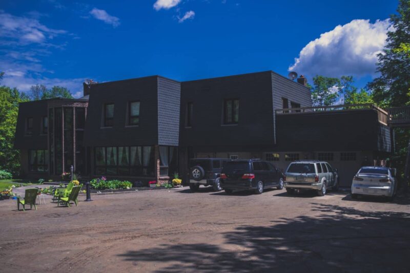 Exterior of Trafalgar Addiction Treatment Centre in Erin, Ontario