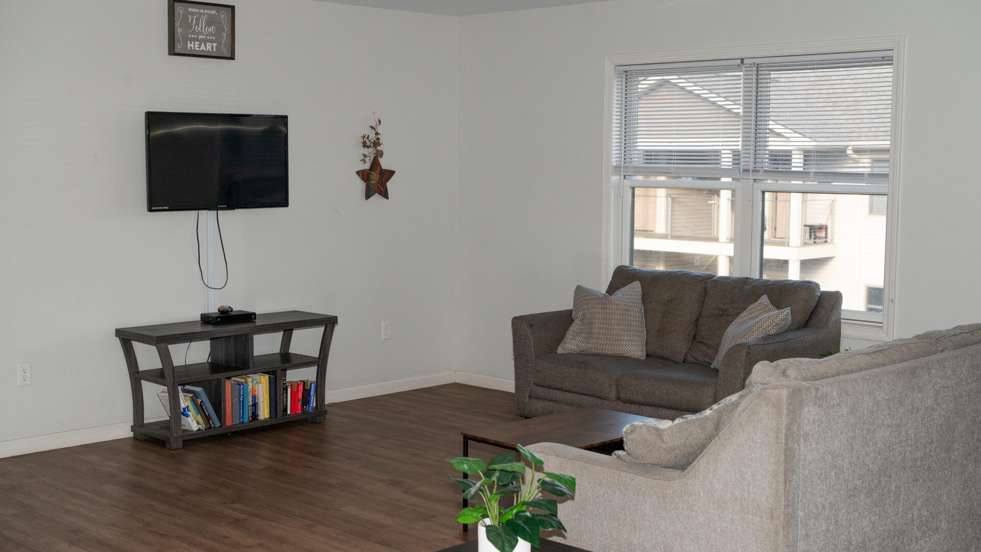 Comfortable living room at Crest View Recovery Center in Asheville