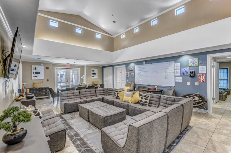 Living room at Montare Behavioral Health of Tucson in Arizona