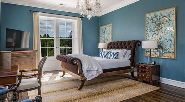 Living room at a Privé-Swiss Connecticut retreat accommodation