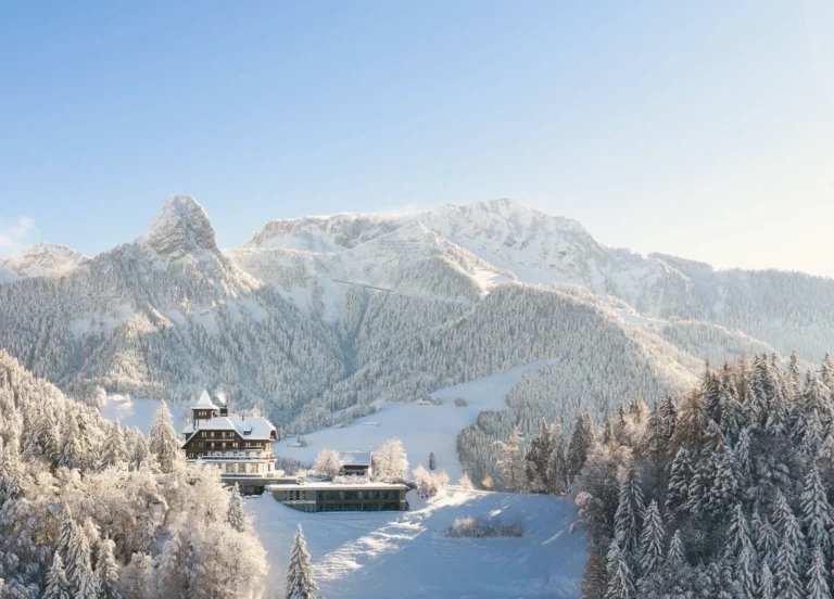 Clinic Les Alpes in winter, from the clinic's official gallery