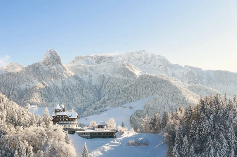 Clinic Les Alpes in winter, from the clinic's official gallery