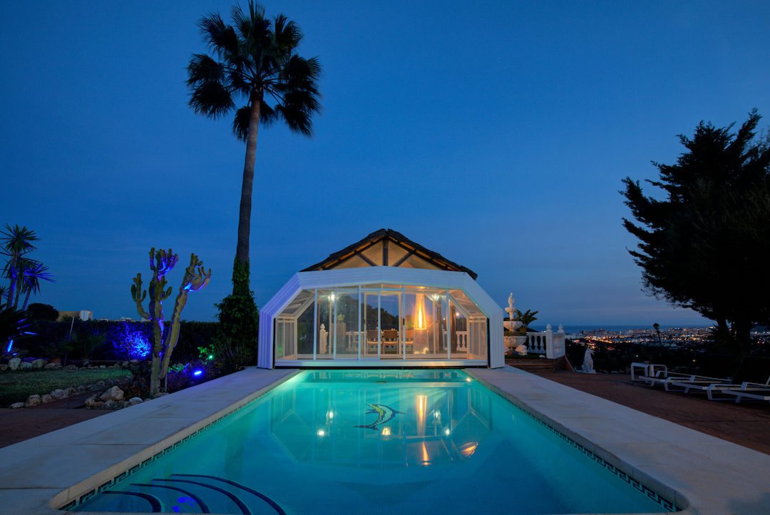 Outdoor swimming pool at Villa Paradiso Spain
