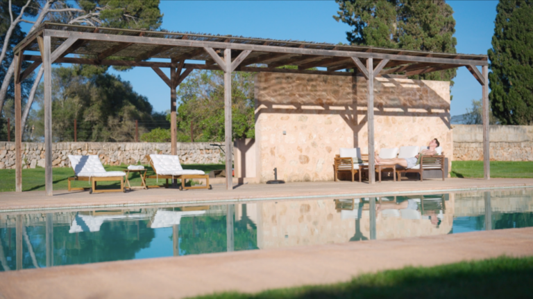 Poolside pergola at a COGNIFUL residential setting in Mallorca, Spain