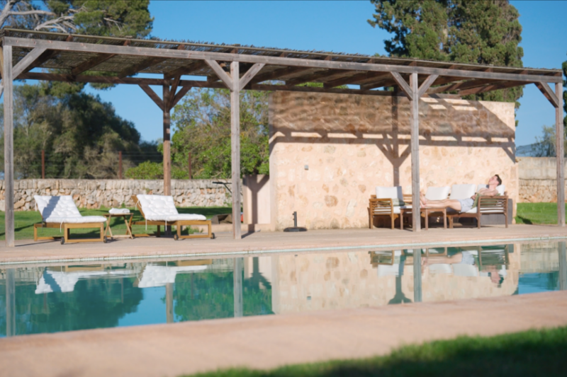 Poolside pergola at a COGNIFUL residential setting in Mallorca, Spain