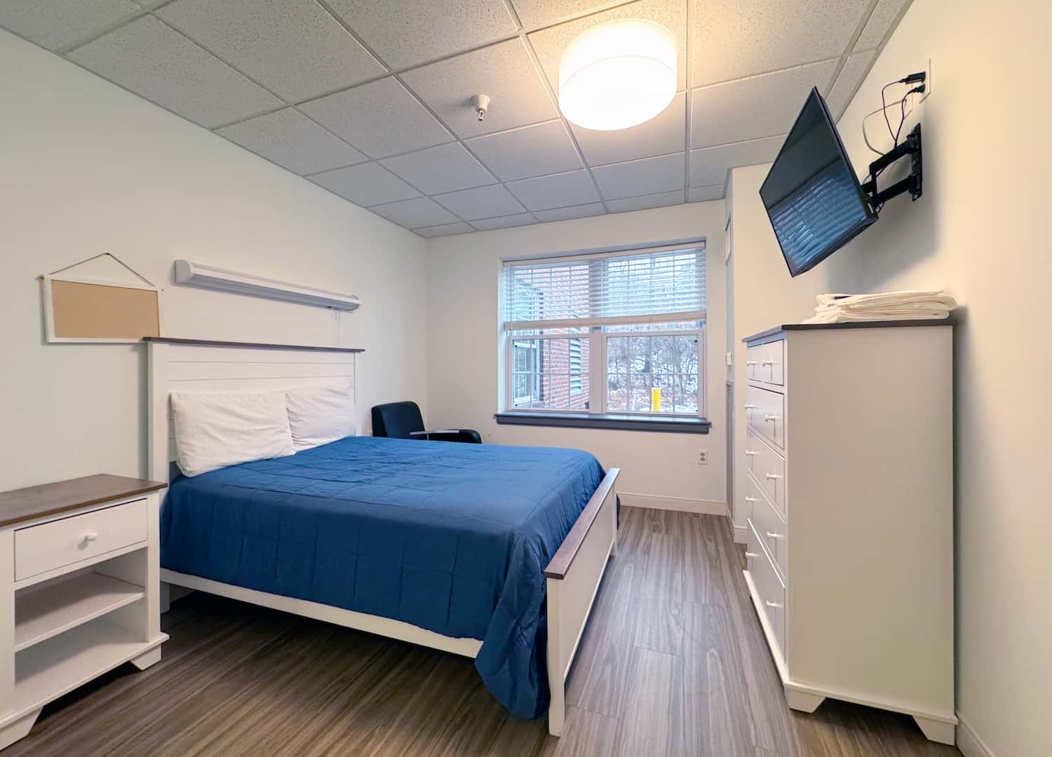 Inpatient bedroom at Charles River Recovery in Weston