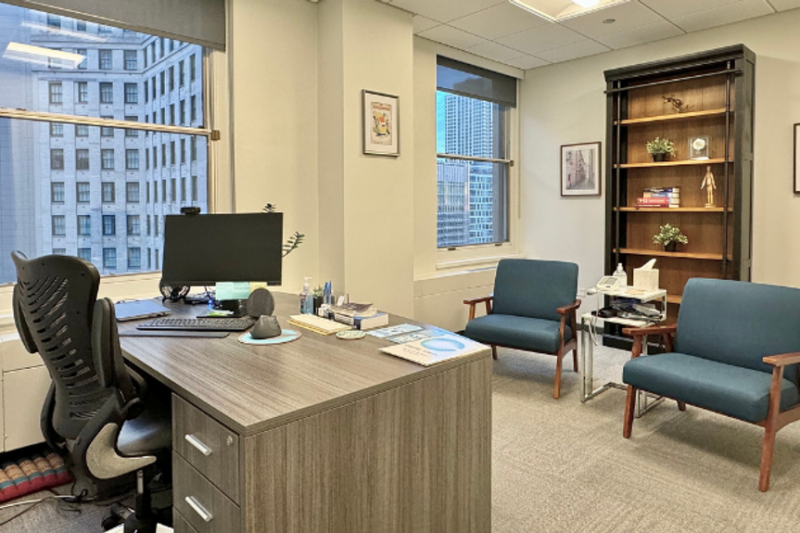 Consultation office at Clarity Clinic’s Chicago Loop location