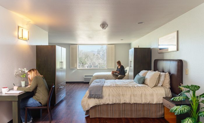 Client bedroom at Cottonwood Tucson's residential campus
