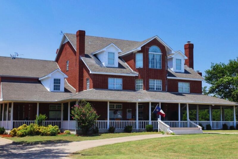 Discovery Point Retreat treatment center in Ennis, Texas