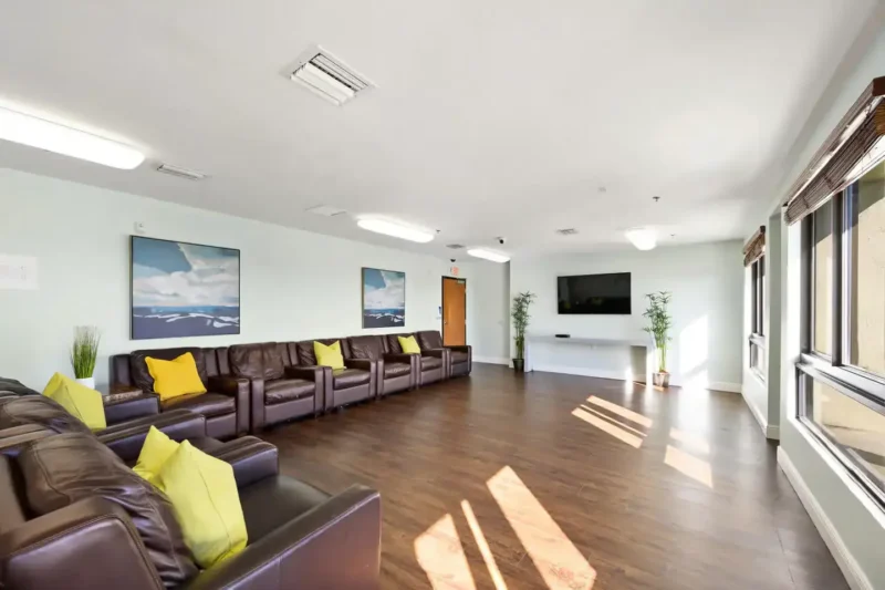 Florida Helps Miramar treatment center lounge with leather seating