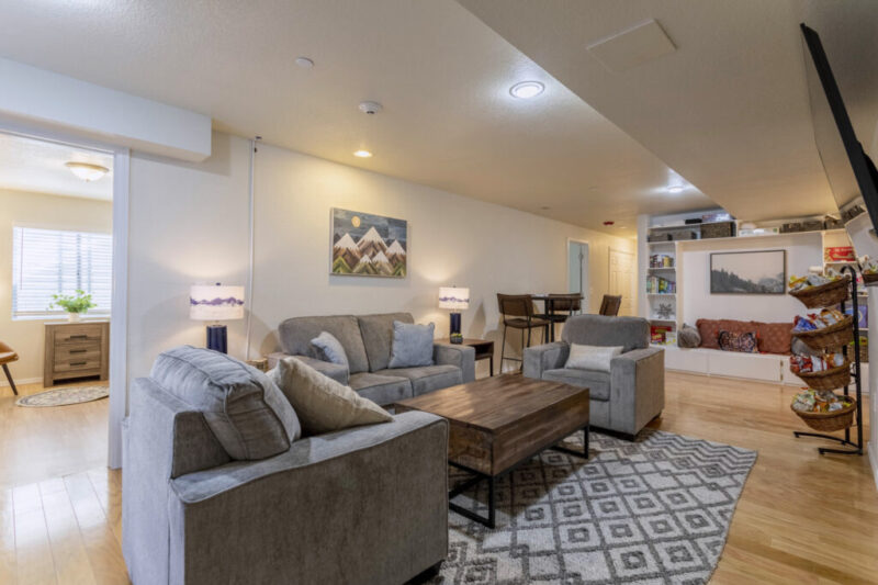 Common room at Footprints to Recovery's Aurora, Colorado facility