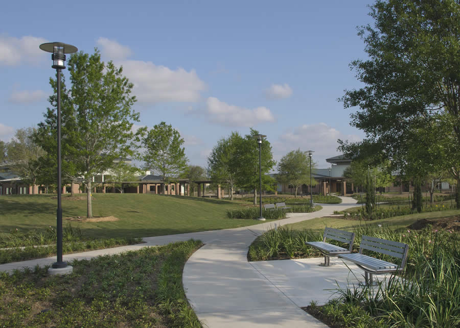 Landscaped courtyard at The Menninger Clinic in Houston