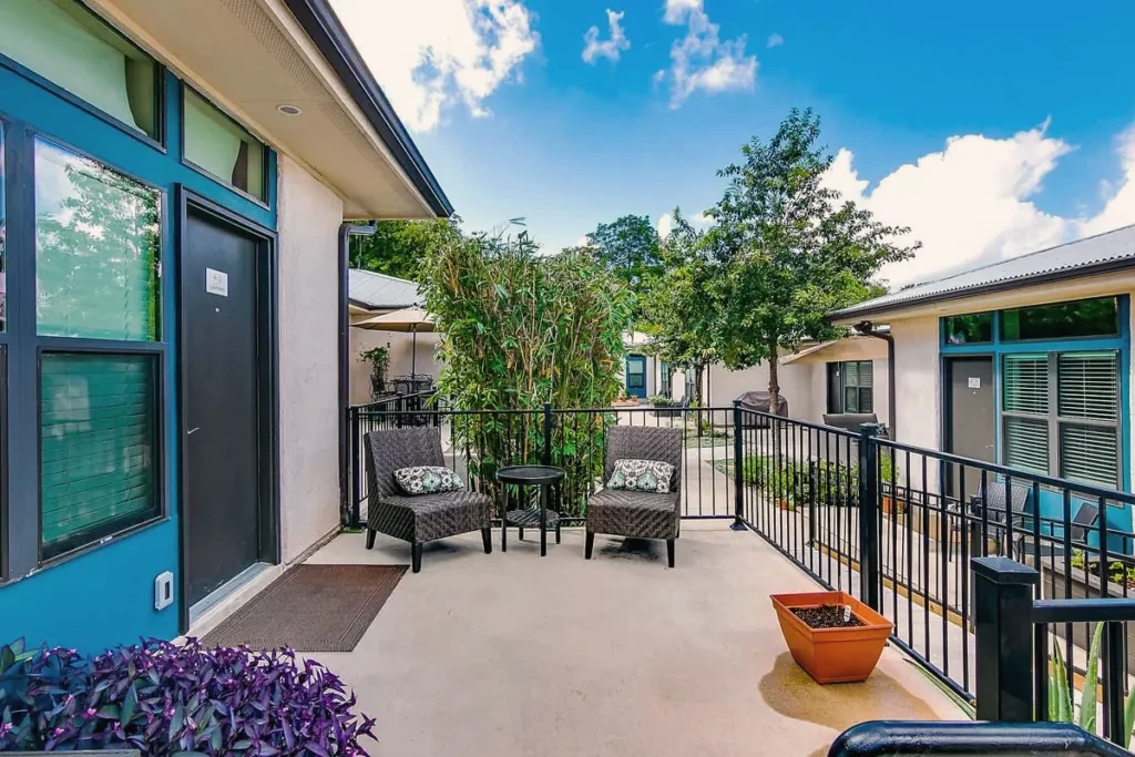 Residential courtyard at New Choices Treatment Centers in San Antonio, Texas