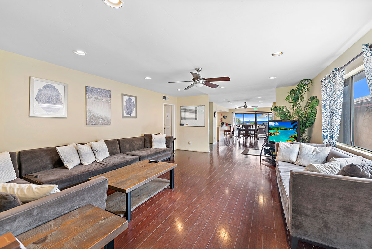 Lounge at an Ocean Hills Recovery residential and detox facility in Dana Point