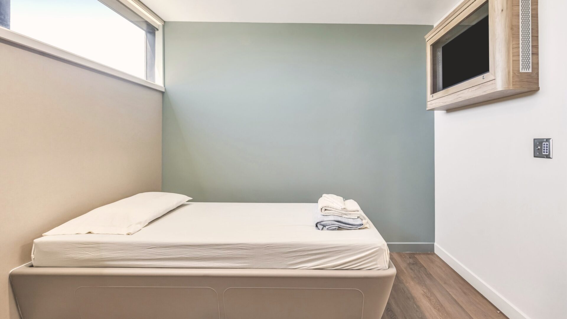 Private patient room at Ocean View Psychiatric Health Facility in Long Beach