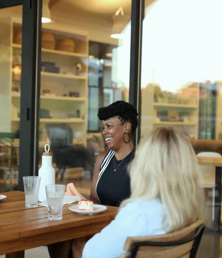 Indoor and outdoor dining space at Onsite's Tennessee campus