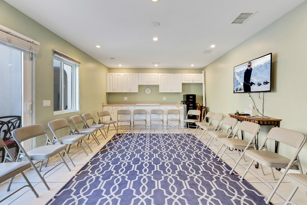 Group room at Pacific Shores Recovery in Newport Beach