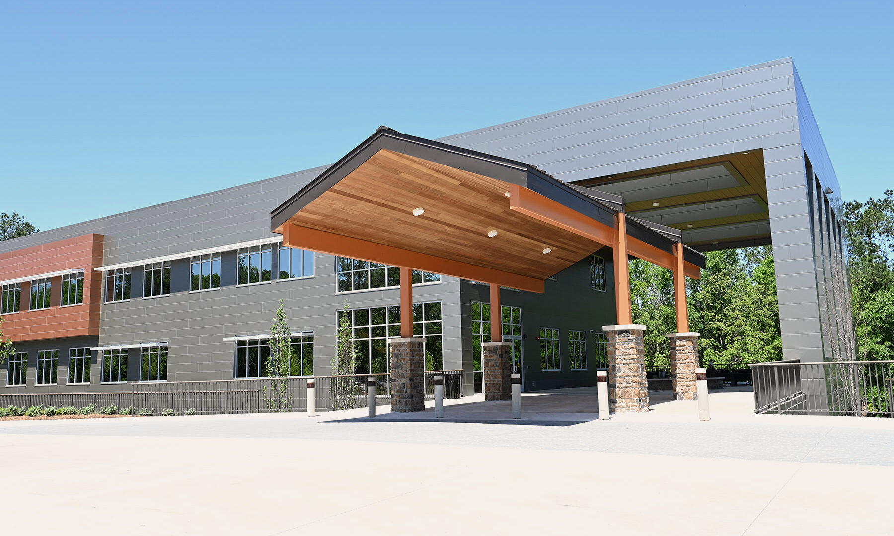Main entrance of Pine Grove Behavioral Health in Hattiesburg, Mississippi
