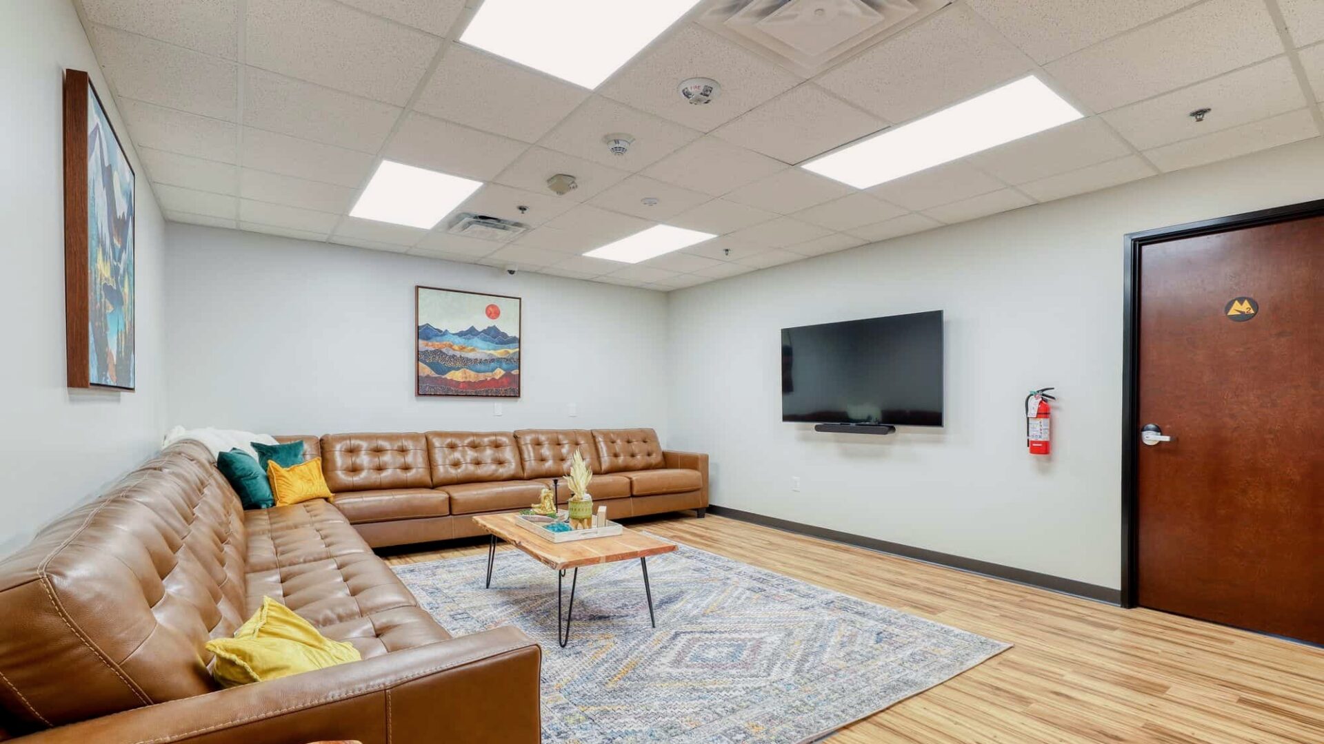 Living room at Pinnacle Peak Recovery's residential facility in Scottsdale