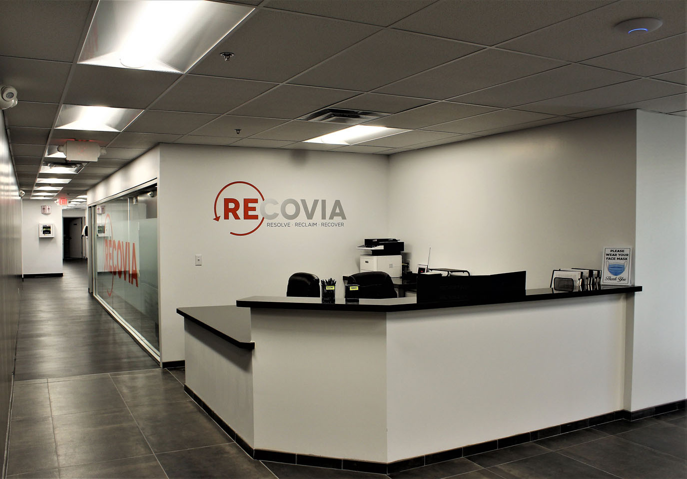 Reception desk at Recovia Mesa Baywood in Mesa, Arizona