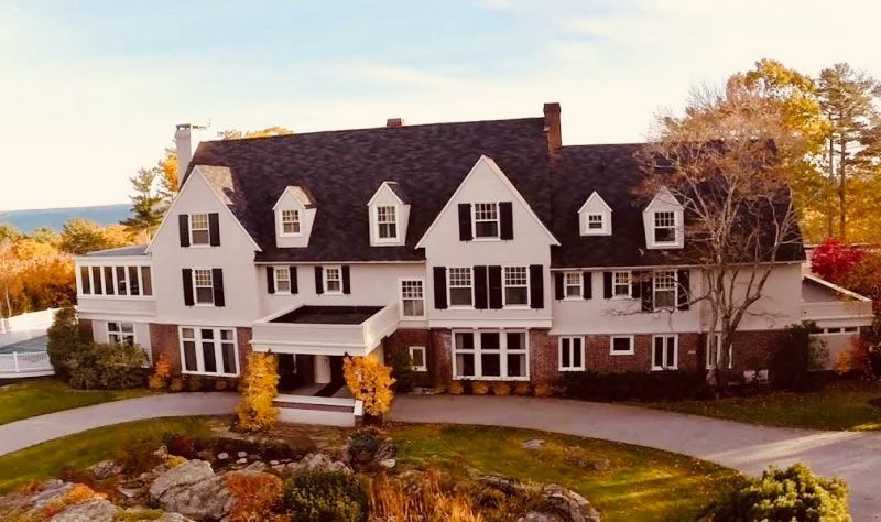 Borden Cottage main residence and landscaped entrance in Camden, Maine